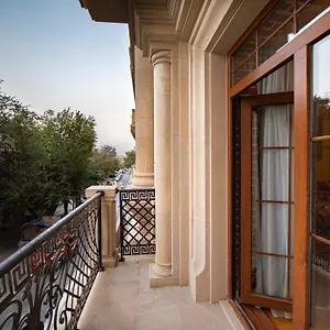 Otel Sapphire Bayil